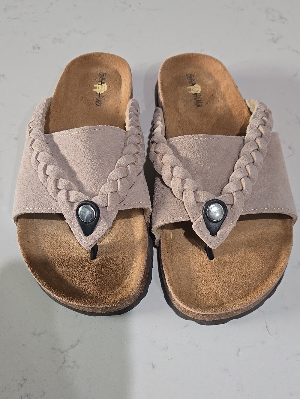 New GAA HUU Thongs Mushroom/Taupe Suede